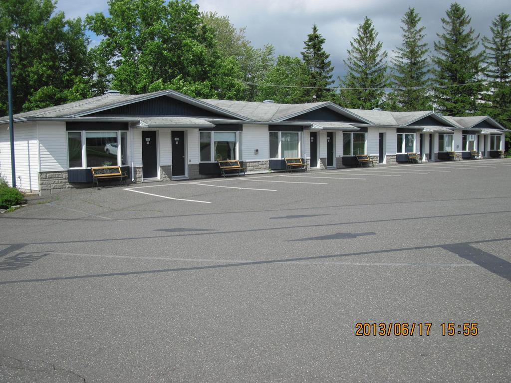 Motel Parc Beaumont Inc. Екстер'єр фото