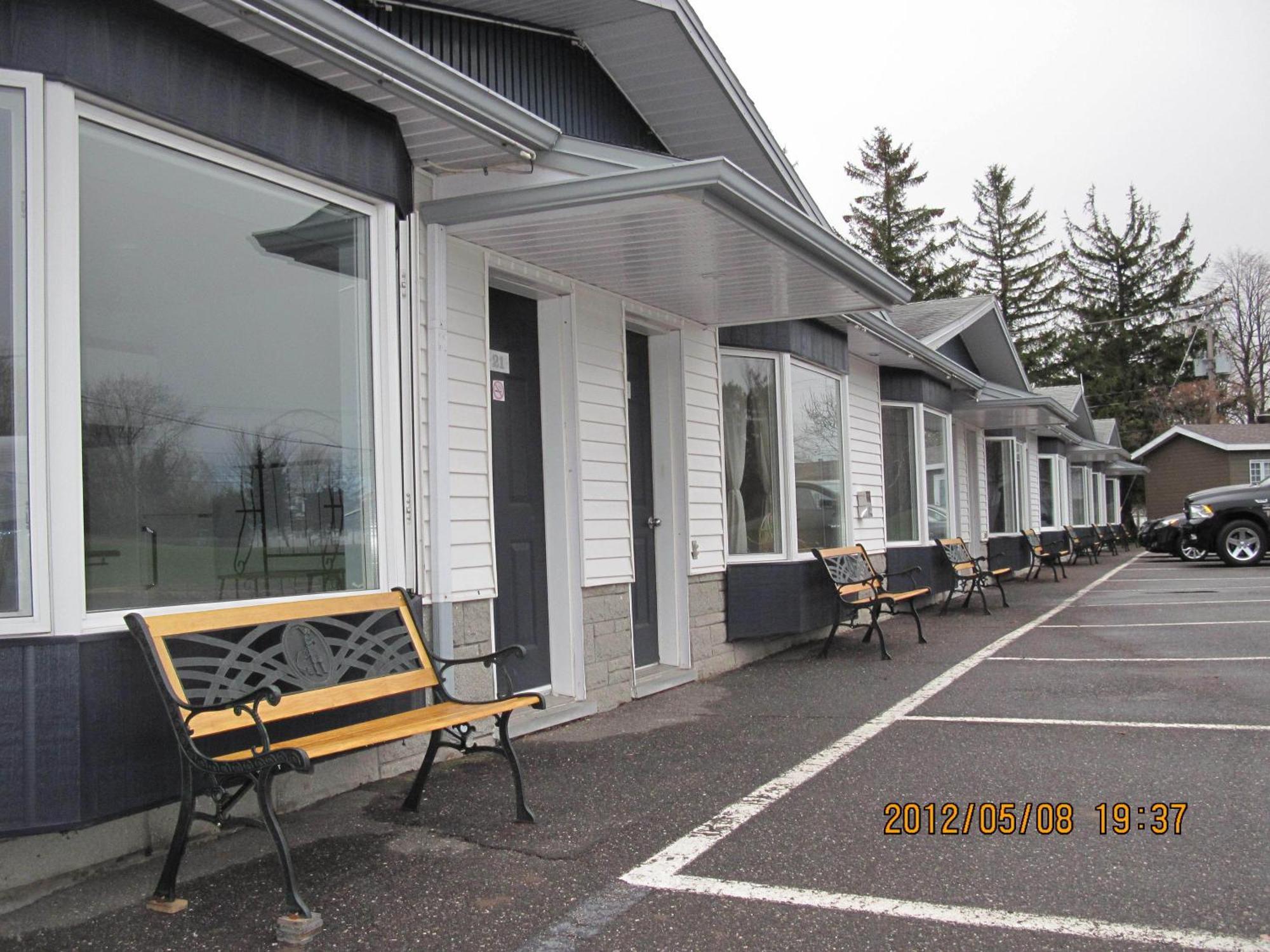Motel Parc Beaumont Inc. Екстер'єр фото